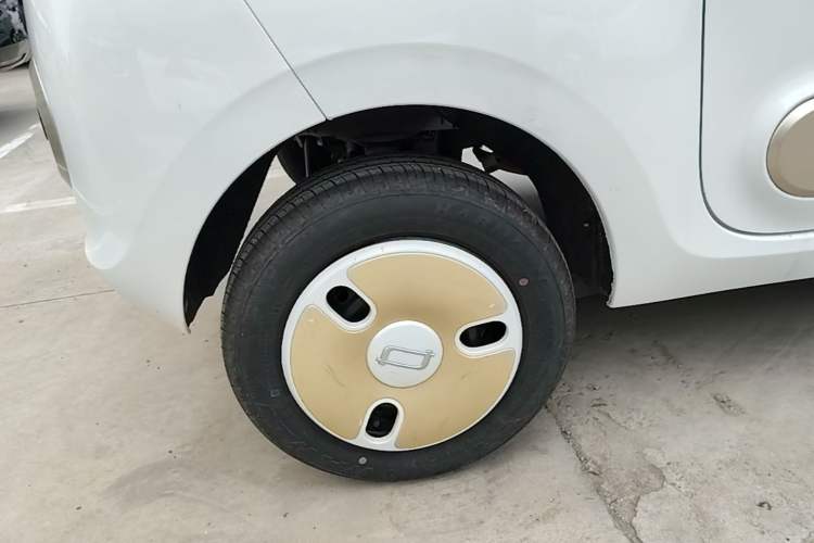 Used Bestune Pony 2026 222km Colorful Horse Right Rear Wheel Hub