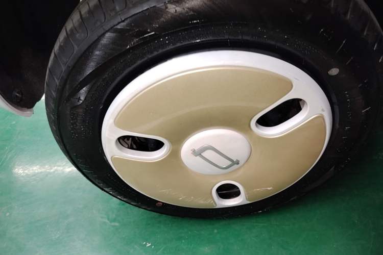 Used Bestune Pony 2026 222km Colorful Horse Right Rear Wheel Hub