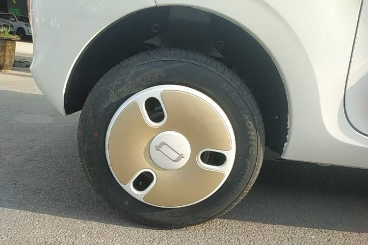 Used Bestune Pony 2026 222km Colorful Horse Right Rear Wheel Hub