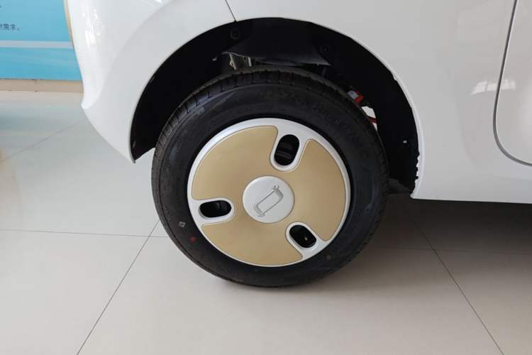 Used Bestune Pony 2026 222km Colorful Horse Right Rear Wheel Hub