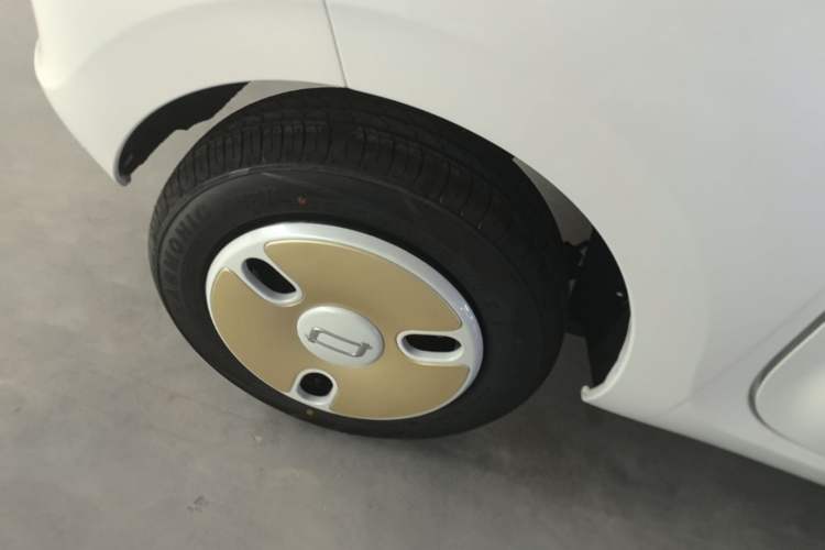 Used Bestune Pony 2026 222km Colorful Horse Right Rear Wheel Hub