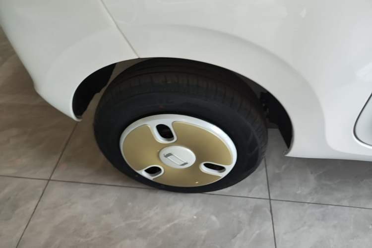 Used Bestune Pony 2026 222km Colorful Horse Right Rear Wheel Hub