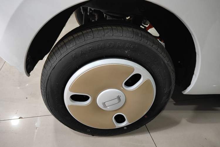 Used Bestune Pony 2026 222km Colorful Horse Right Rear Wheel Hub