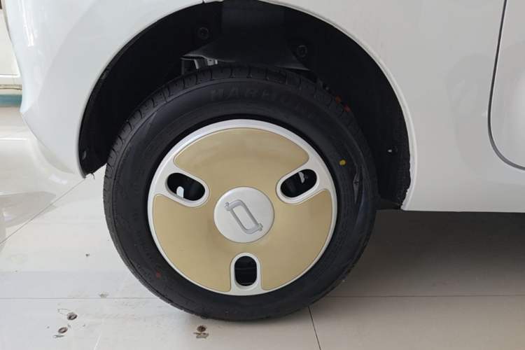 Used Bestune Pony 2026 222km Colorful Horse Right Rear Wheel Hub