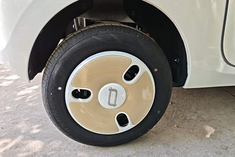 Used Bestune Pony 2026 222km Colorful Horse Right Rear Wheel Hub