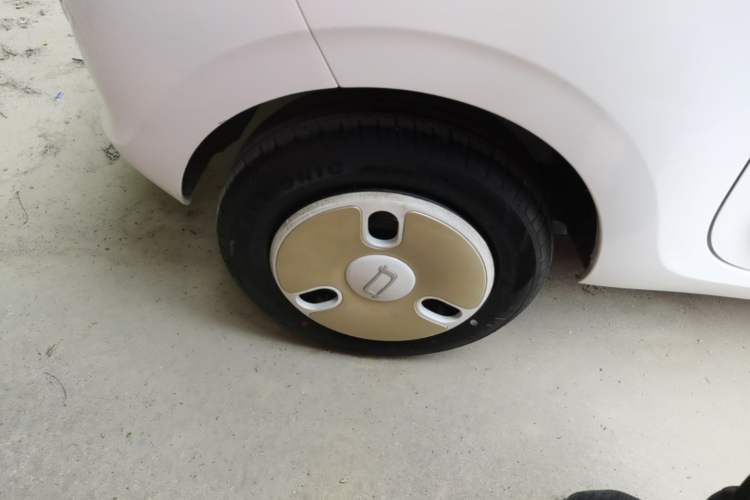 Used Bestune Pony 2026 222km Colorful Horse Right Rear Wheel Hub