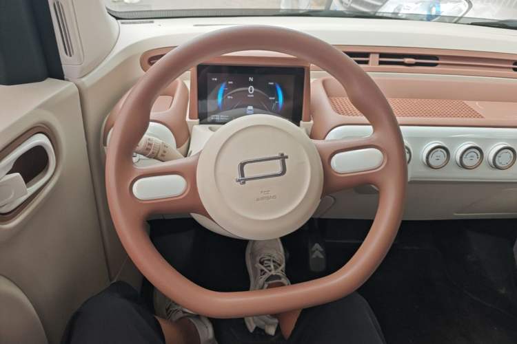 Used Bestune Pony 2026 Model 222km Cute Horse Steering Wheel