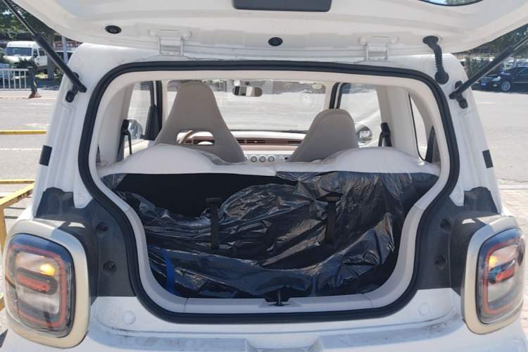 Used Bestune Pony 2026 222km Colorful Horse Trunk
