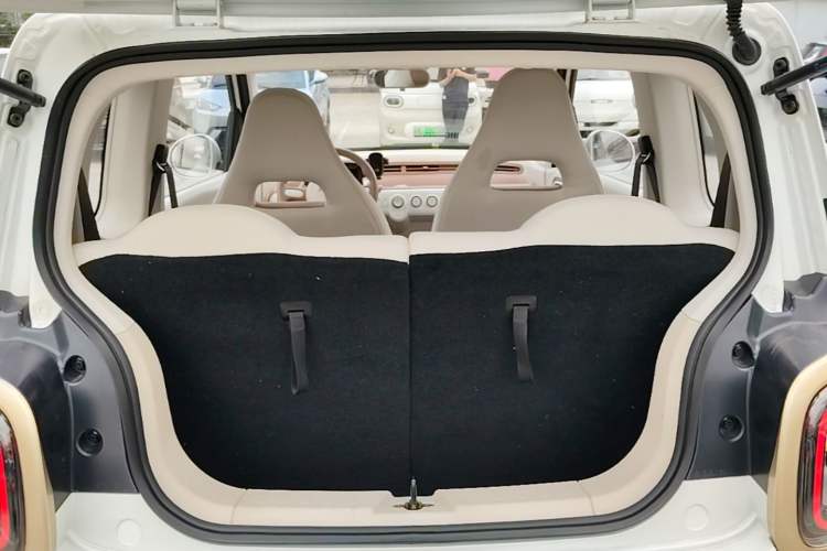 Used Bestune Pony 2026 222km Colorful Horse Trunk