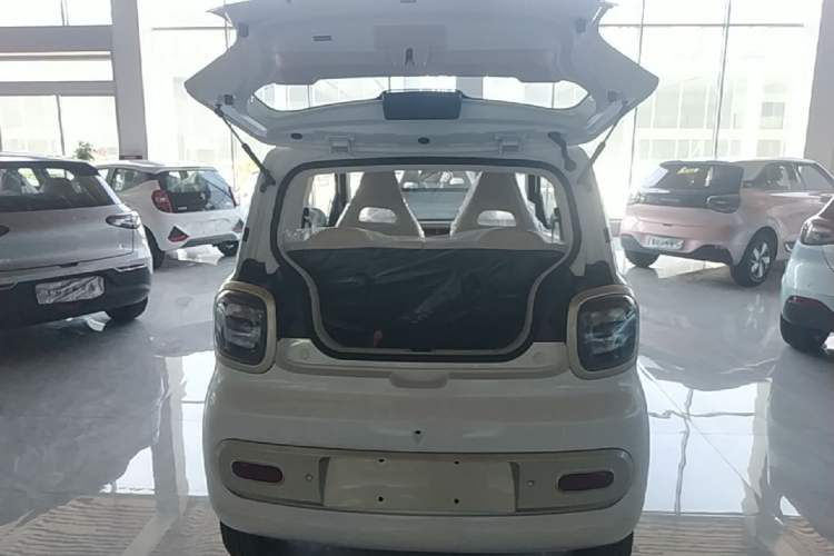 Used Bestune Pony 2026 222km Colorful Horse Trunk