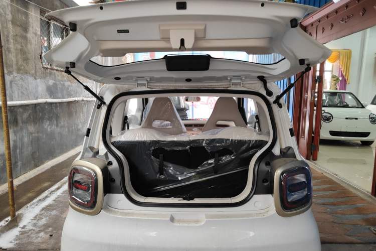 Used Bestune Pony 2026 222km Colorful Horse Trunk