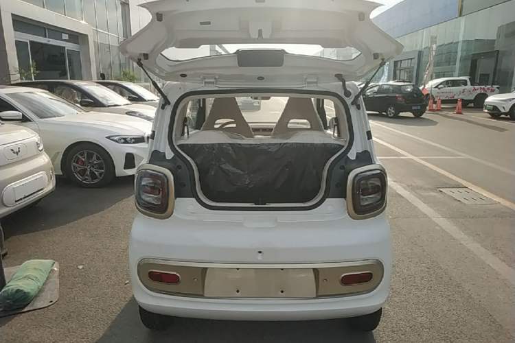 Used Bestune Pony 2026 222km Colorful Horse Trunk