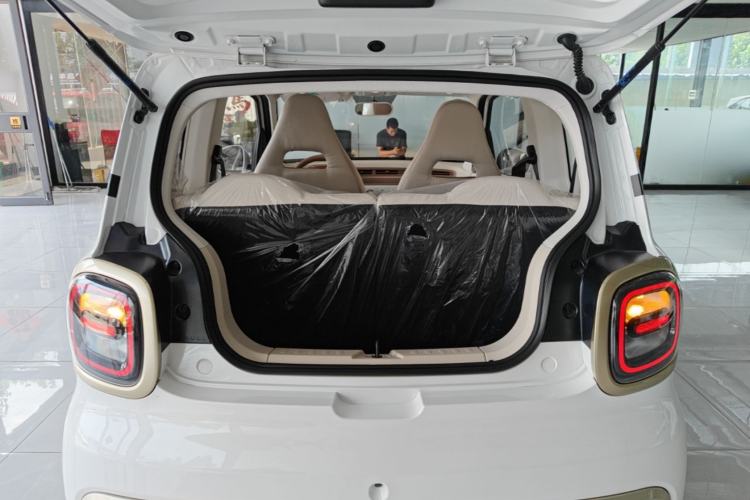 Used Bestune Pony 2026 222km Colorful Horse Trunk