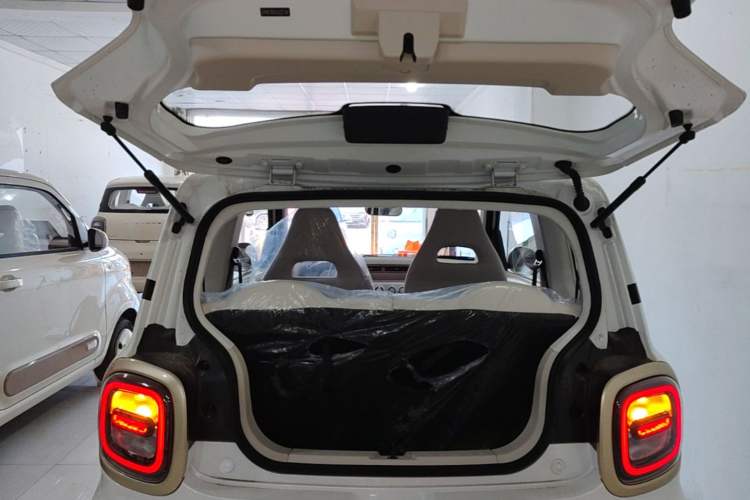 Used Bestune Pony 2026 222km Colorful Horse Trunk