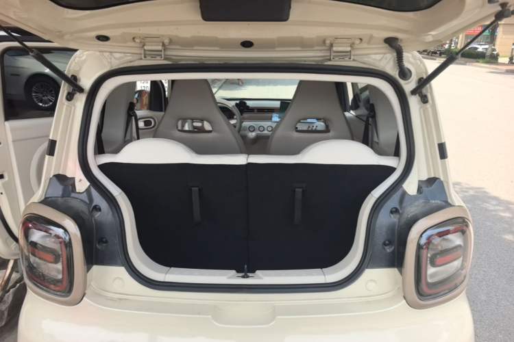 Used Bestune Pony 2026 222km Colorful Horse Trunk