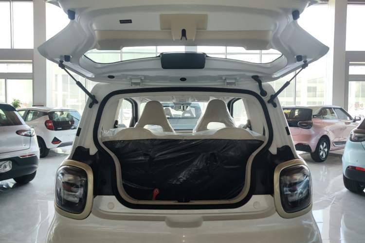 Used Bestune Pony 2026 222km Colorful Horse Trunk