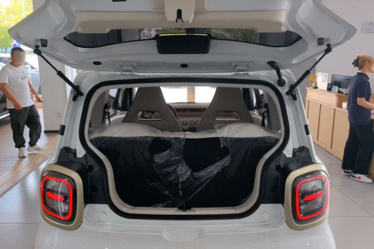 Used Bestune Pony 2026 222km Colorful Horse Trunk