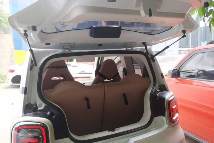 Used Bestune Pony 2026 222km Colorful Horse Trunk