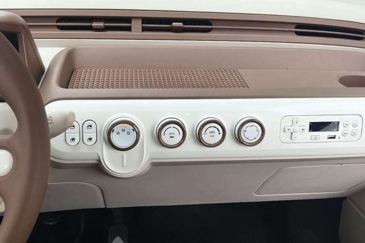 Used Bestune Pony 2026 222km Colorful Horse Audio And AC Panel