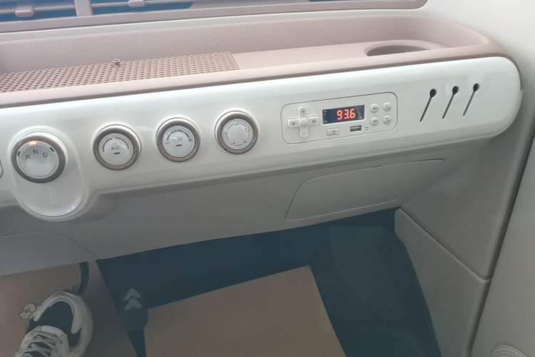 Used Bestune Pony 2026 Model 222km Shining Horse Audio And AC Panel