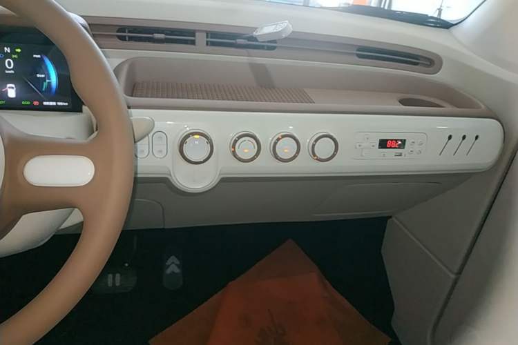 Used Bestune Pony 2026 222km Colorful Horse Audio And AC Panel