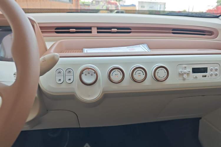 Used Bestune Pony 2026 Model 222km Shining Horse Audio And AC Panel