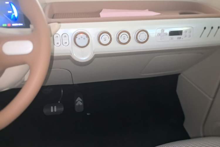 Used Bestune Pony 2026 222km Colorful Horse Audio And AC Panel