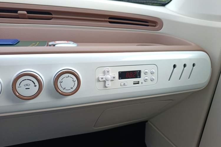 Used Bestune Pony 2026 222km Colorful Horse Audio And AC Panel