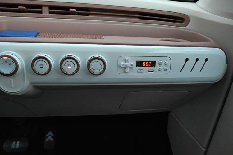 Used Bestune Pony 2026 222km Colorful Horse Audio And AC Panel