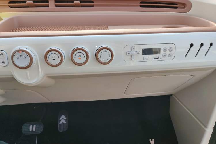 Used Bestune Pony 2026 222km Colorful Horse Audio And AC Panel