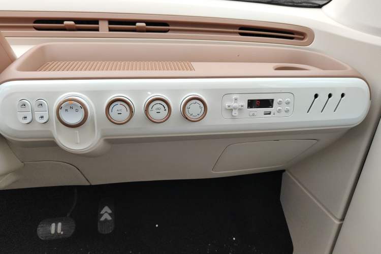 Used Bestune Pony 2026 222km Colorful Horse Audio And AC Panel