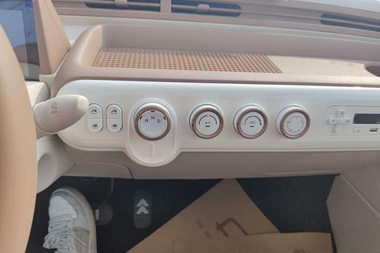 Used Bestune Pony 2026 222km Colorful Horse Audio And AC Panel
