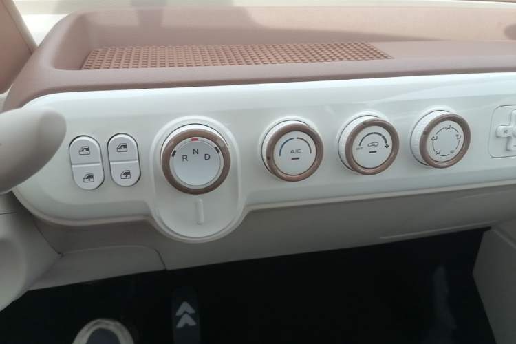Used Bestune Pony 2026 222km Colorful Horse Audio And AC Panel