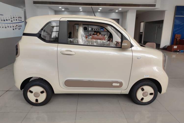 Used Bestune Pony 2026 222km Colorful Horse Exterior 3
