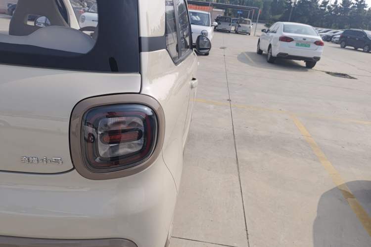Used Bestune Pony 2026 222km Colorful Horse Exterior 6