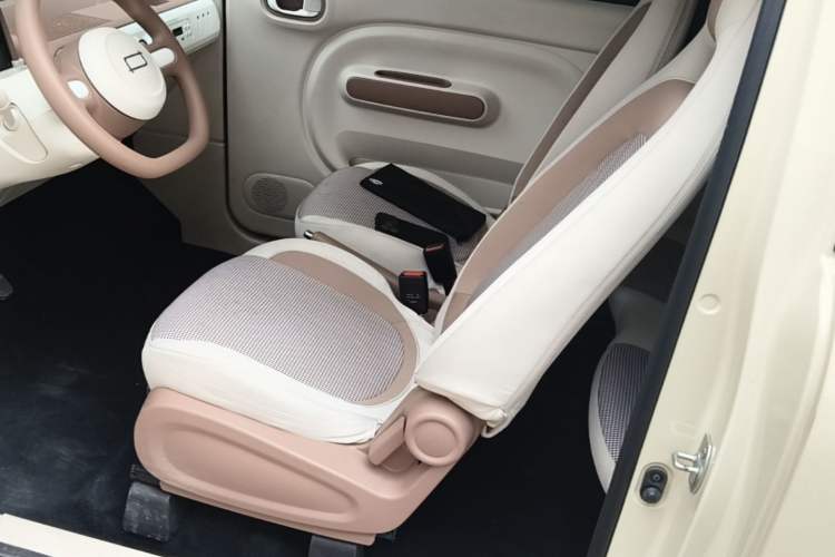 Used Bestune Pony 2026 222km Colorful Horse Left Front Seat