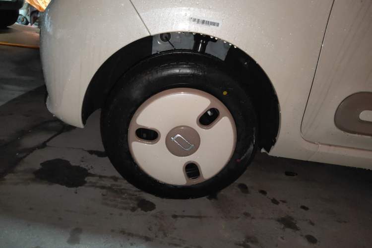 Used Bestune Pony 2026 222km Colorful Horse Left Front Wheel Hub