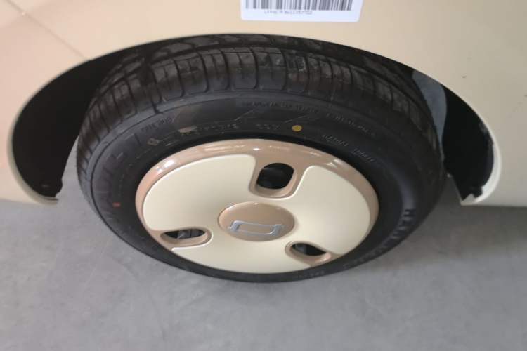 Used Bestune Pony 2026 222km Colorful Horse Left Front Wheel Hub