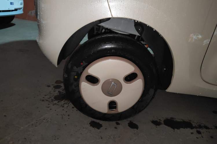 Used Bestune Pony 2026 222km Colorful Horse Right Rear Wheel Hub