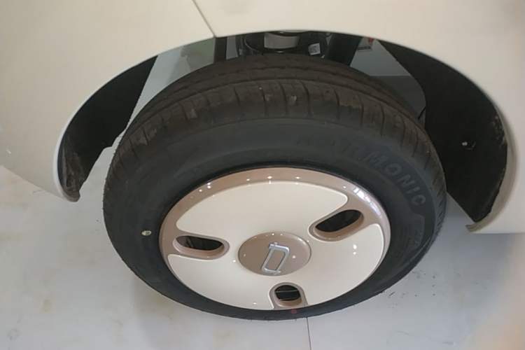 Used Bestune Pony 2026 222km Colorful Horse Right Rear Wheel Hub