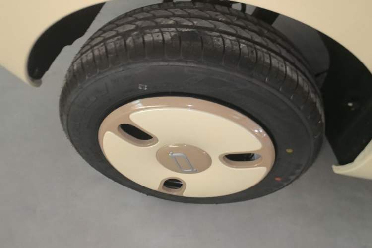 Used Bestune Pony 2026 222km Colorful Horse Right Rear Wheel Hub