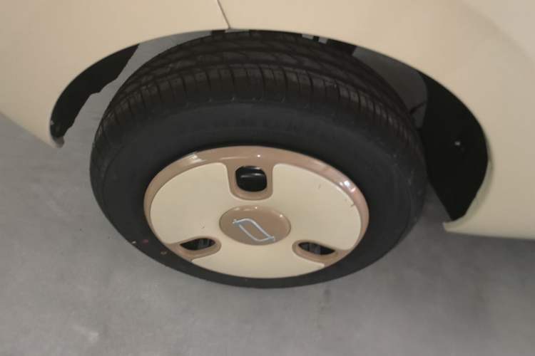 Used Bestune Pony 2026 222km Colorful Horse Right Rear Wheel Hub
