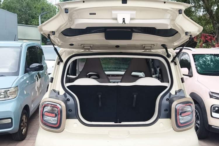 Used Bestune Pony 2026 222km Colorful Horse Trunk