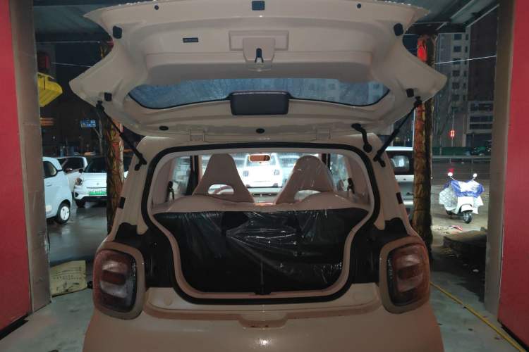 Used Bestune Pony 2026 222km Colorful Horse Trunk