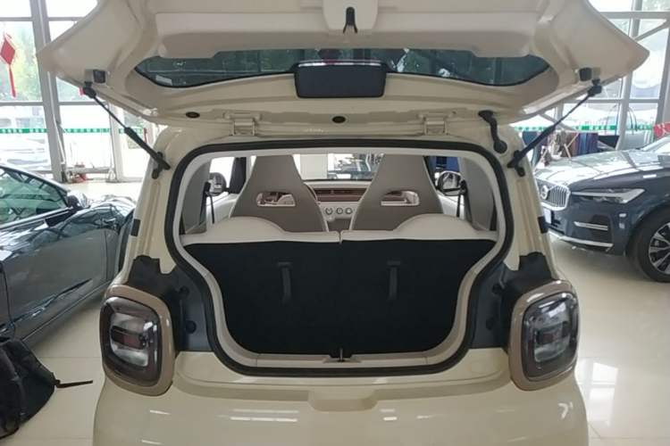 Used Bestune Pony 2026 222km Colorful Horse Trunk