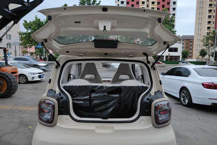Used Bestune Pony 2026 222km Colorful Horse Trunk