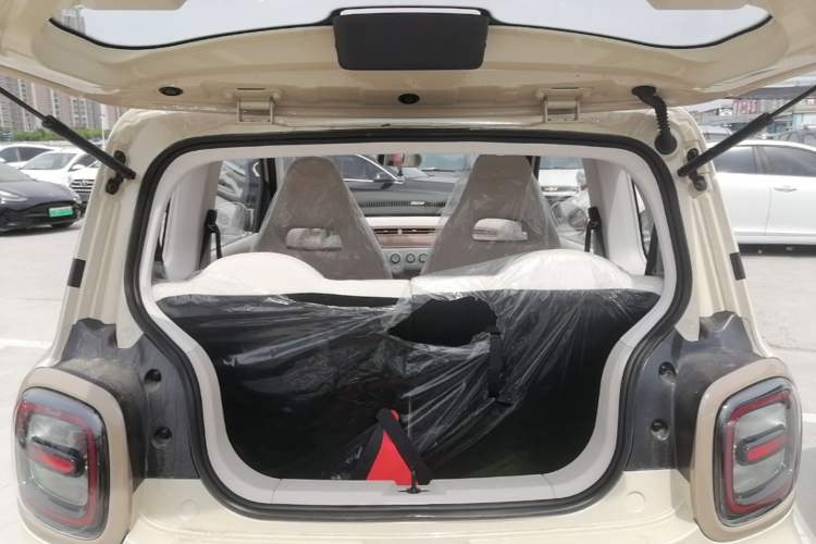 Used Bestune Pony 2026 222km Colorful Horse Trunk