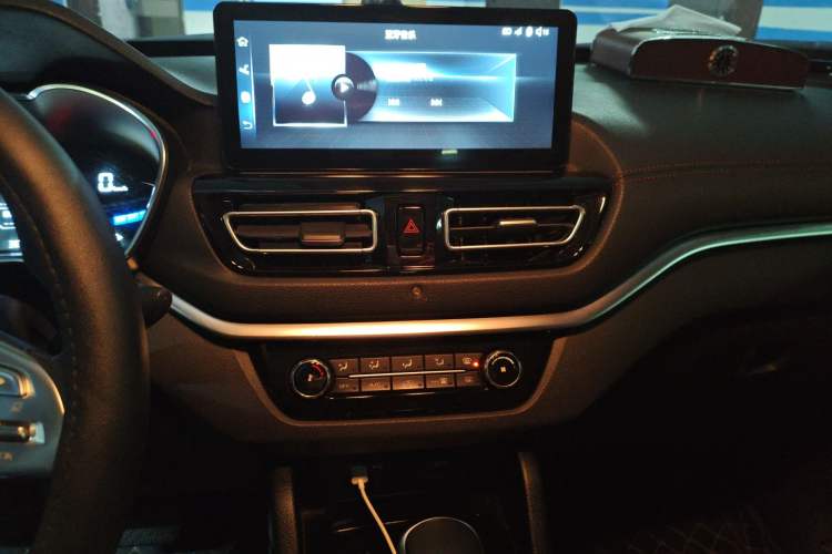 Used Bestune T33 2021 1.2T DCT Luxury Model Audio And AC Panel