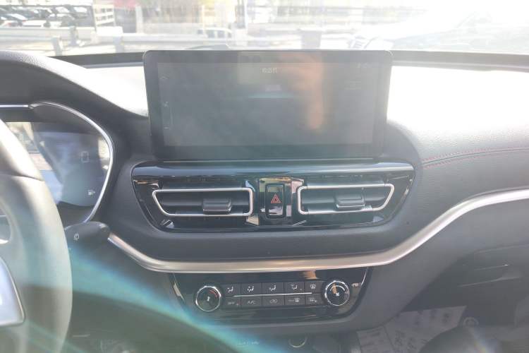 Used Bestune T33 2019 1.6L Automatic Luxury Version China V Emission Standard Audio And AC Panel