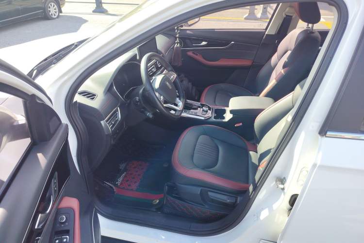 Used Bestune T33 2019 1.6L Automatic Luxury Version China V Emission Standard Driver Seat